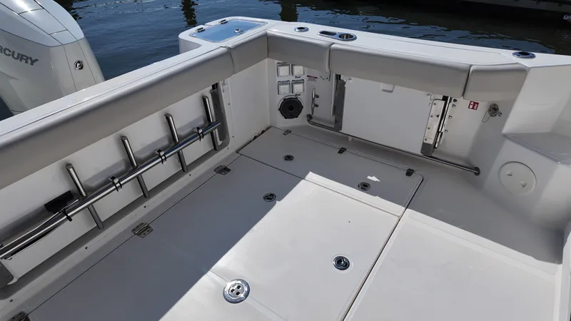 Slide: The Image of Boston Whaler 325 Conquest 2026 - 14