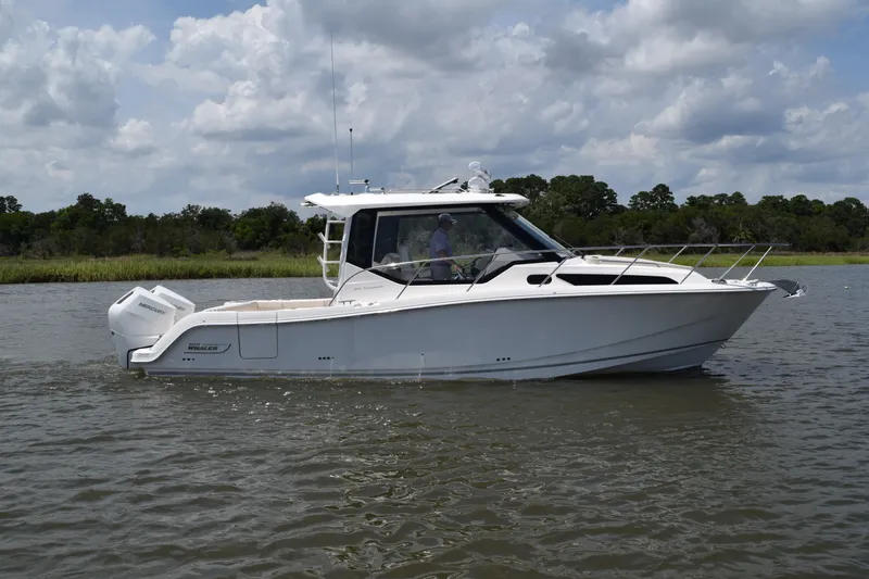 The Image of Boston Whaler 325 Conquest 2026 - 0