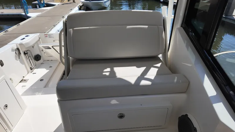 Slide: The Image of Boston Whaler 325 Conquest 2026 - 21