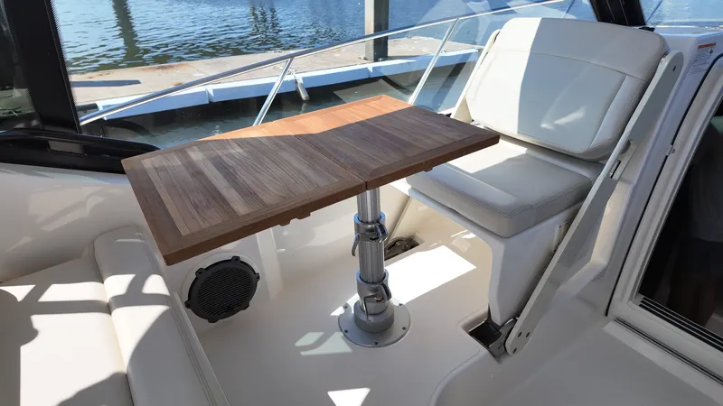 Slide: The Image of Boston Whaler 325 Conquest 2026 - 22