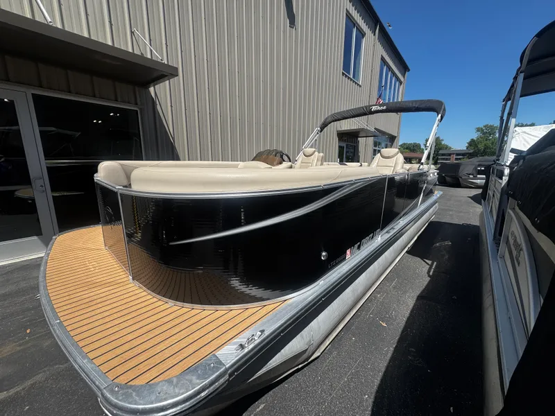 Slide: The Image of Tahoe LTZ2685 2017 - 9