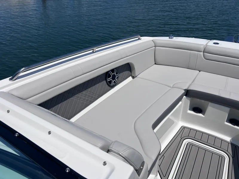 Slide: The Image of Sea Ray SDX 290 Outboard 2026 - 35