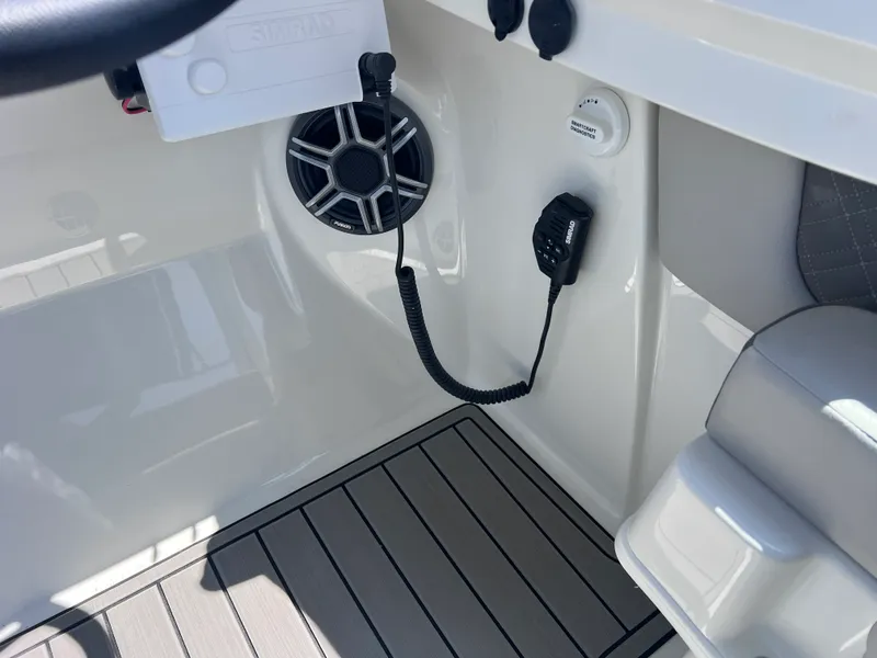 Slide: The Image of Sea Ray SDX 290 Outboard 2026 - 25