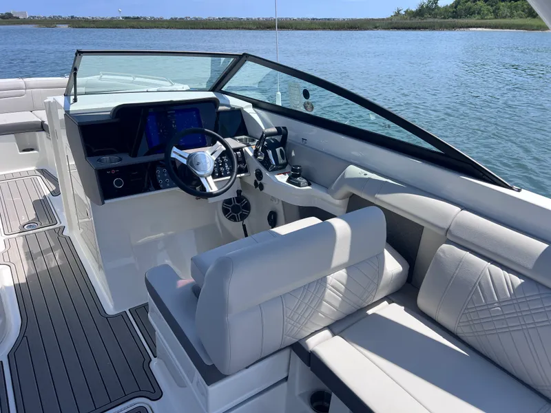 Slide: The Image of Sea Ray SDX 290 Outboard 2026 - 22