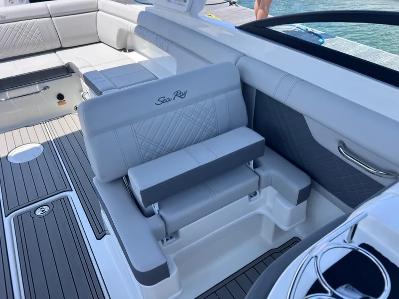 Slide: The Image of Sea Ray SDX 290 Outboard 2026 - 32