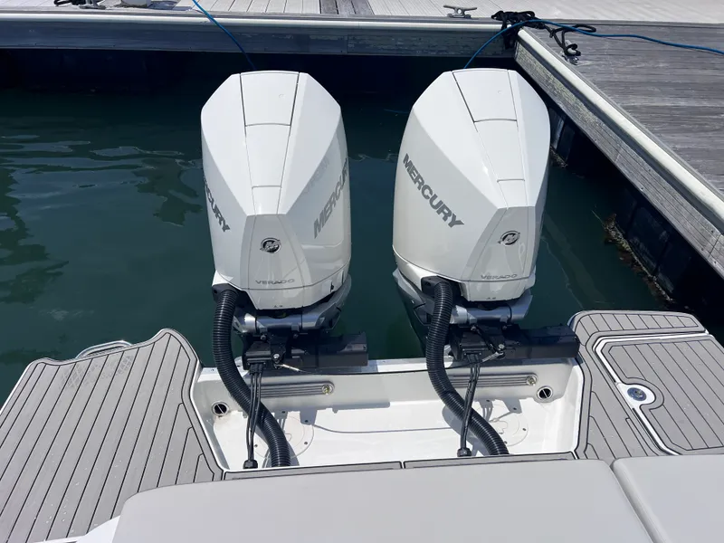Slide: The Image of Sea Ray SDX 290 Outboard 2026 - 14