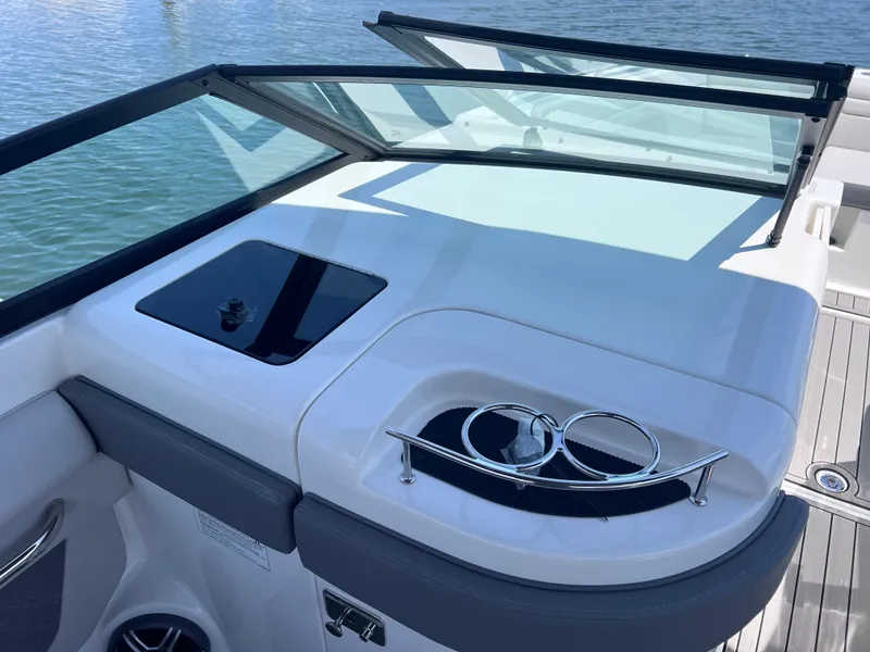 Slide: The Image of Sea Ray SDX 290 Outboard 2026 - 23