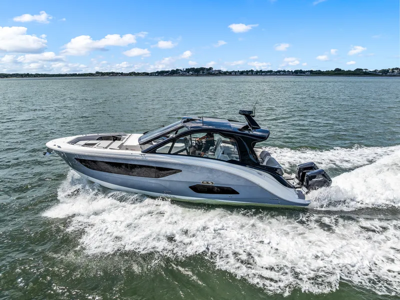 Slide: The Image of Sea Ray Sundancer 370 Outboard 2026 - 5