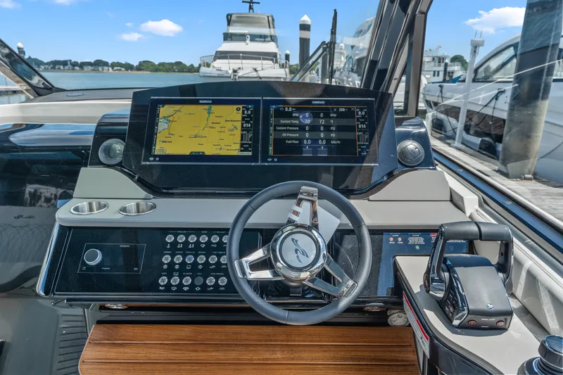 Slide: The Image of Sea Ray Sundancer 370 Outboard 2026 - 21