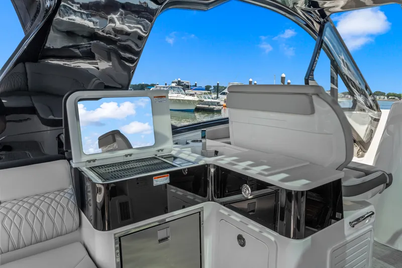 Slide: The Image of Sea Ray Sundancer 370 Outboard 2026 - 14