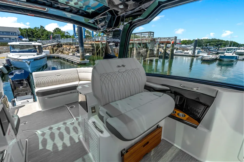 Slide: The Image of Sea Ray Sundancer 370 Outboard 2026 - 16