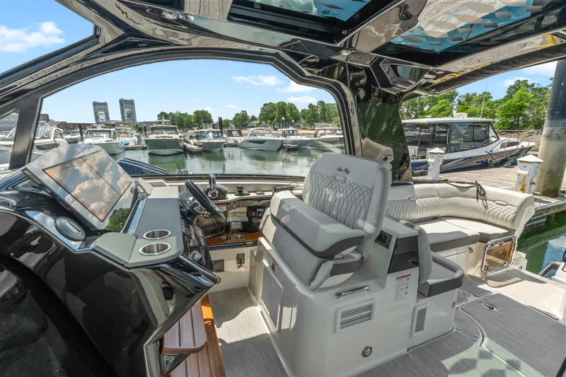 Slide: The Image of Sea Ray Sundancer 370 Outboard 2026 - 18