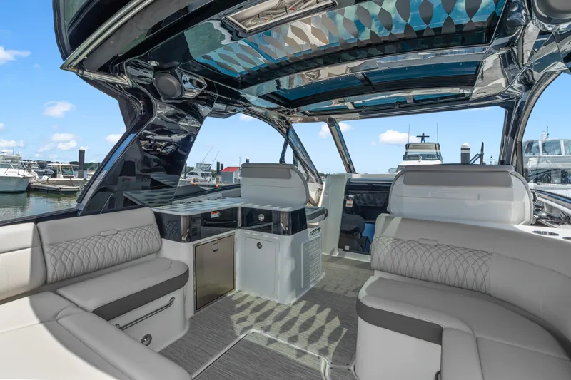 Slide: The Image of Sea Ray Sundancer 370 Outboard 2026 - 9