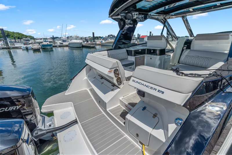 Slide: The Image of Sea Ray Sundancer 370 Outboard 2026 - 8