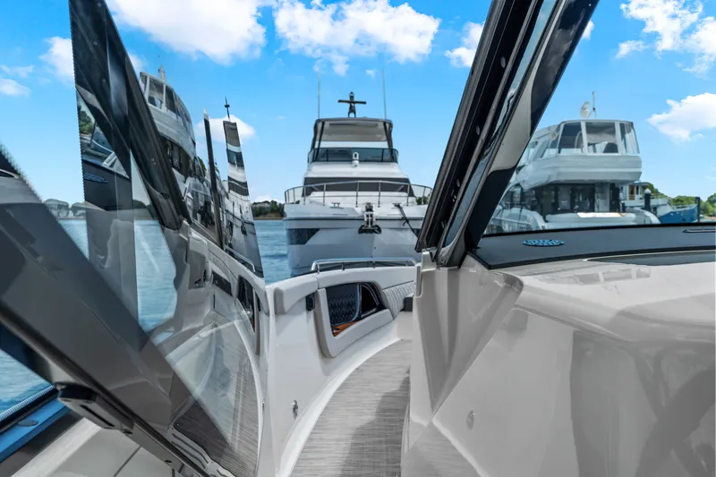 Slide: The Image of Sea Ray Sundancer 370 Outboard 2026 - 37