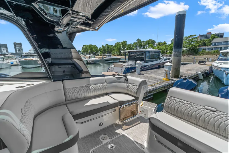 Slide: The Image of Sea Ray Sundancer 370 Outboard 2026 - 12