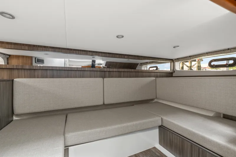 Slide: The Image of Sea Ray Sundancer 370 Outboard 2026 - 32