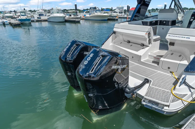 Slide: The Image of Sea Ray Sundancer 370 Outboard 2026 - 7