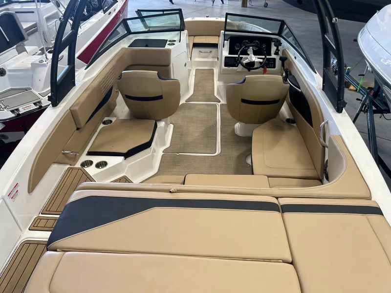 Slide: The Image of Sea Ray 210 SPX 2023 - 5