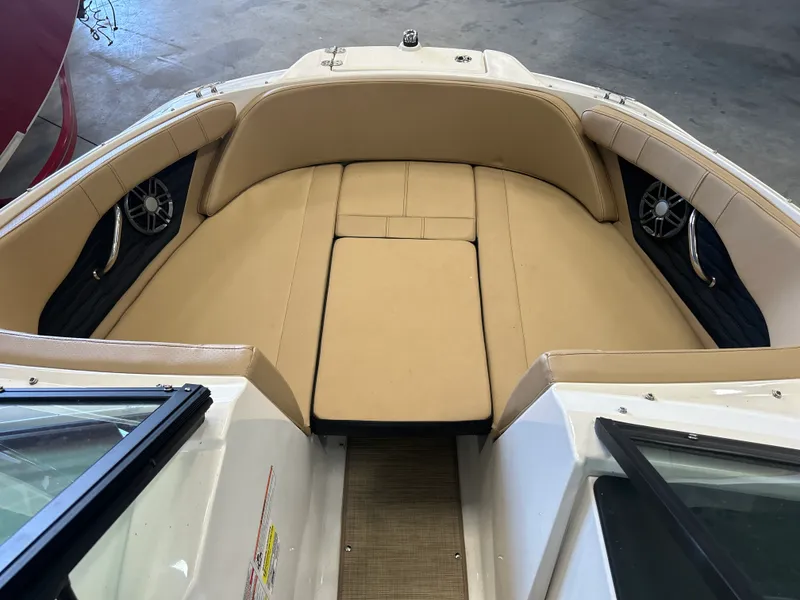 Slide: The Image of Sea Ray 210 SPX 2023 - 9