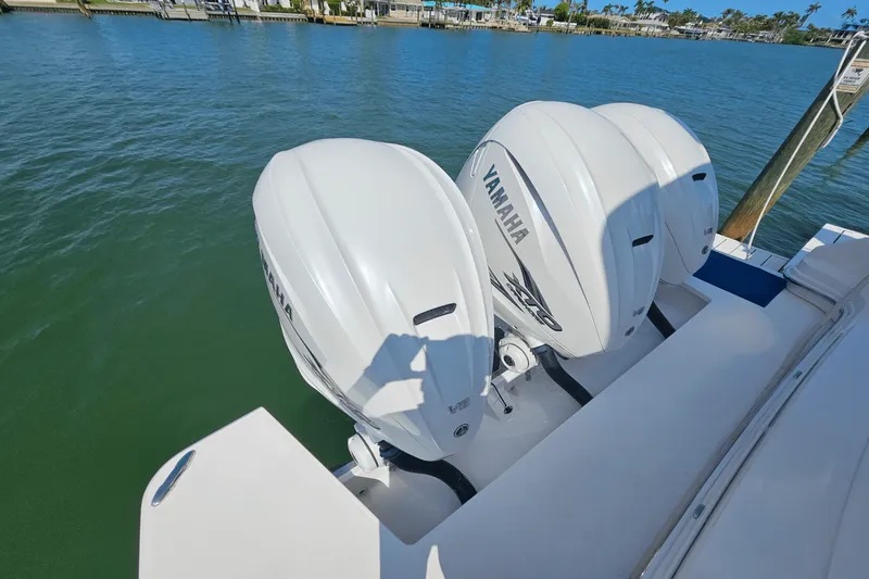 Slide: The Image of Regal 42 COUPE XO 2021 - 12