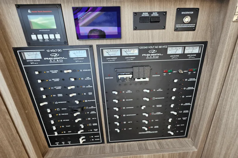 Slide: The Image of Regal 42 COUPE XO 2021 - 49