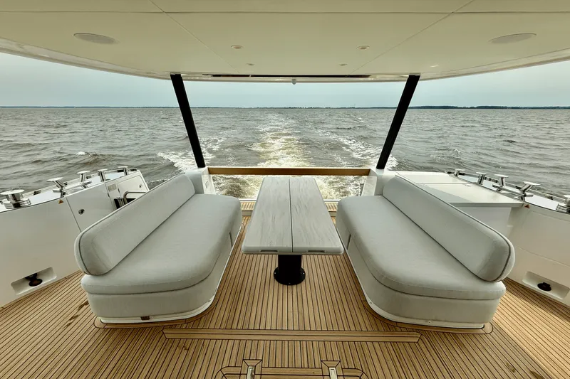 Slide: The Image of Azimut Magellano 60 2026 - 25