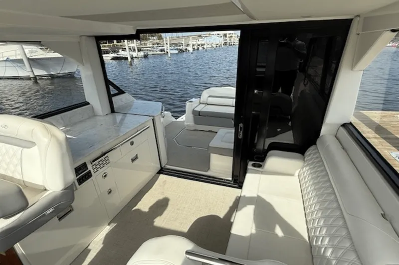 Slide: The Image of Regal 36 XO 2022 - 15