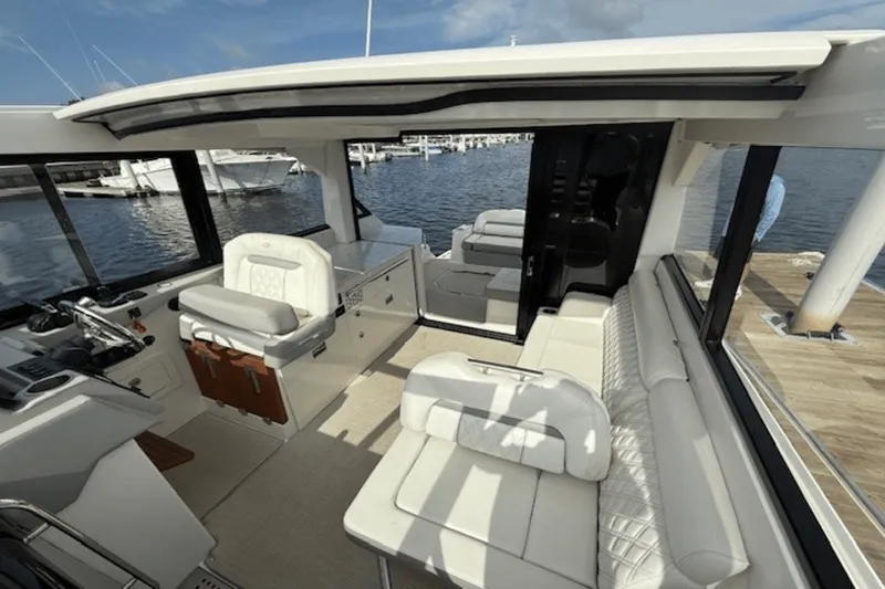 Slide: The Image of Regal 36 XO 2022 - 16