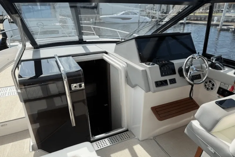 Slide: The Image of Regal 36 XO 2022 - 18