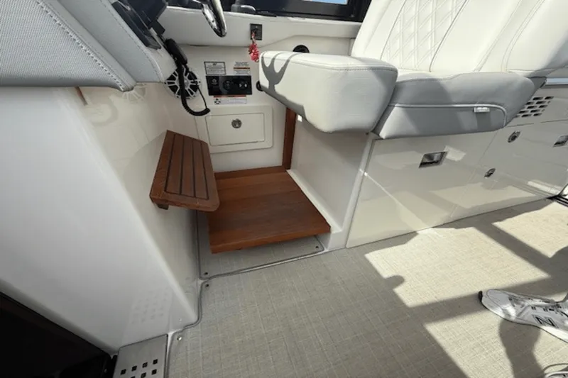 Slide: The Image of Regal 36 XO 2022 - 24