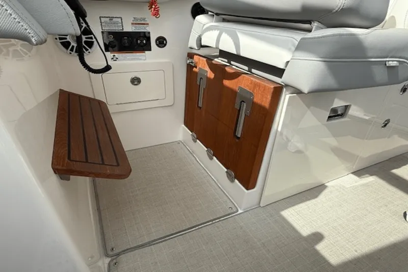 Slide: The Image of Regal 36 XO 2022 - 25