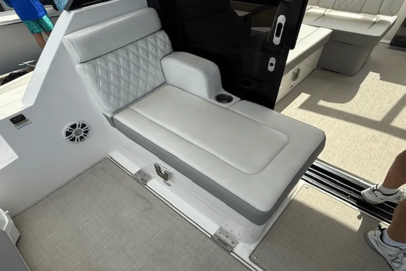 Slide: The Image of Regal 36 XO 2022 - 27