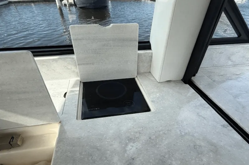 Slide: The Image of Regal 36 XO 2022 - 34