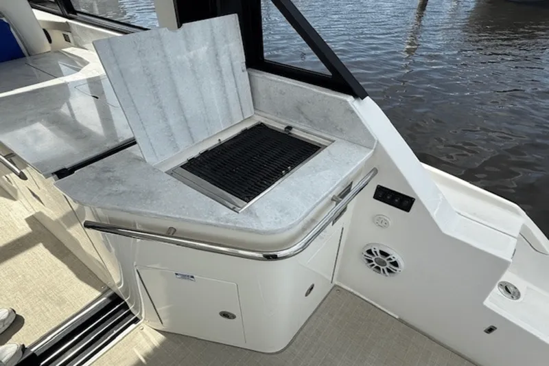 Slide: The Image of Regal 36 XO 2022 - 35