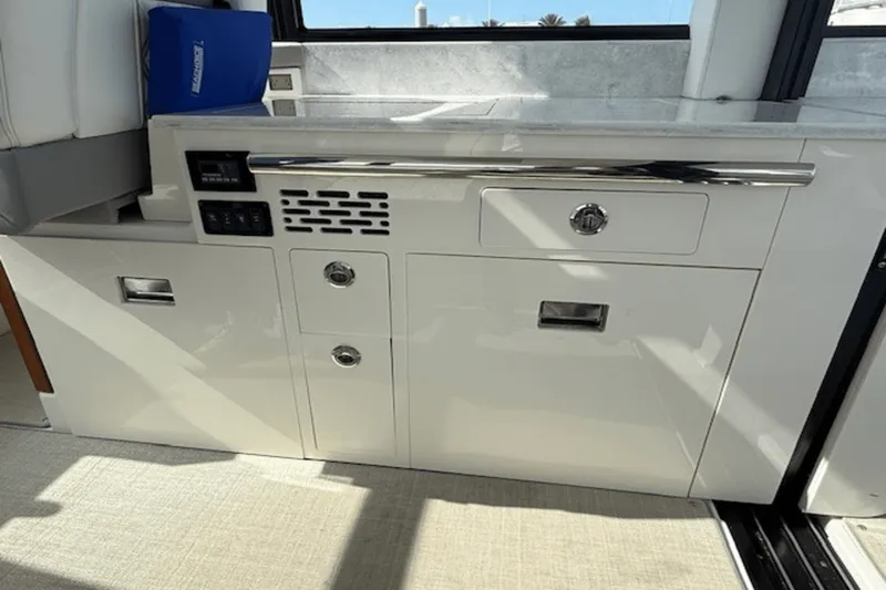 Slide: The Image of Regal 36 XO 2022 - 37