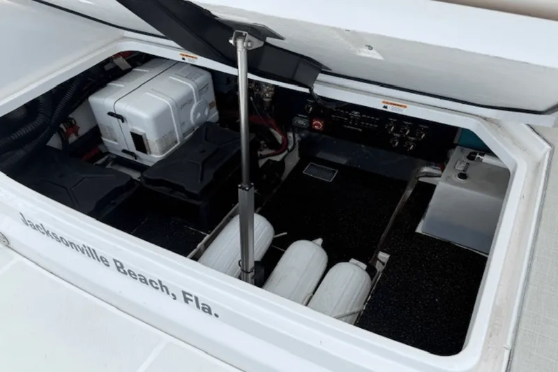 Slide: The Image of Regal 36 XO 2022 - 40