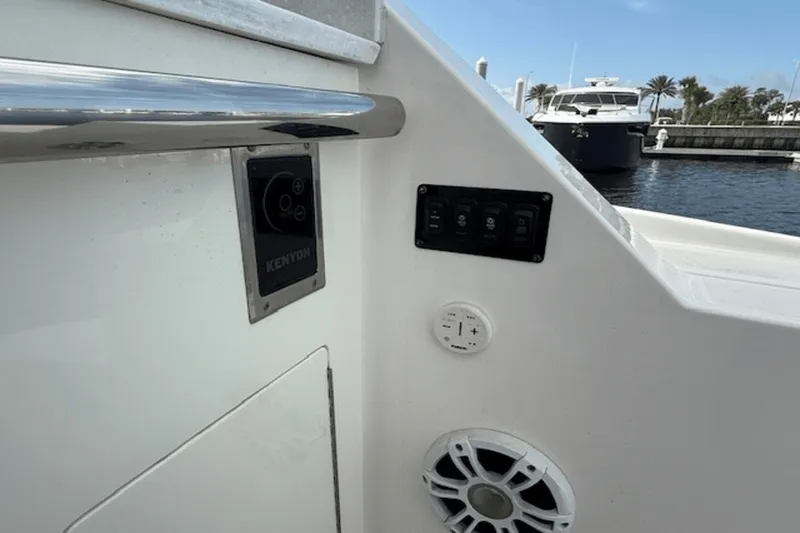 Slide: The Image of Regal 36 XO 2022 - 43