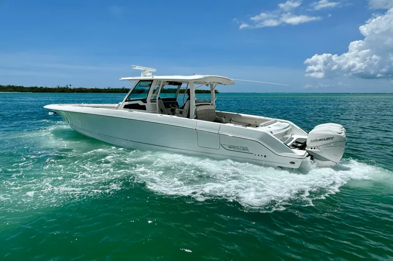 Slide: The Image of Boston Whaler 380 OUTRAGE 2018 - 14