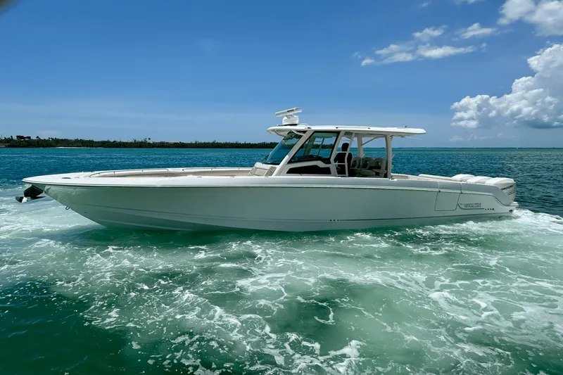Slide: The Image of Boston Whaler 380 OUTRAGE 2018 - 16
