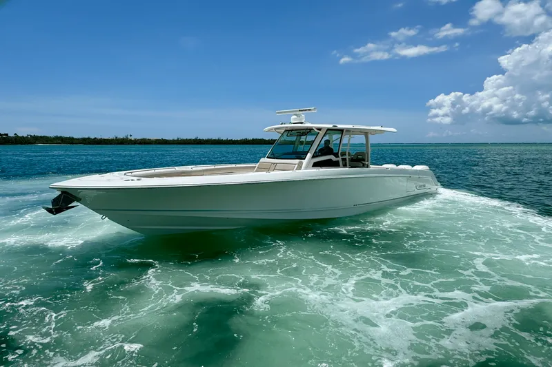 Slide: The Image of Boston Whaler 380 OUTRAGE 2018 - 18
