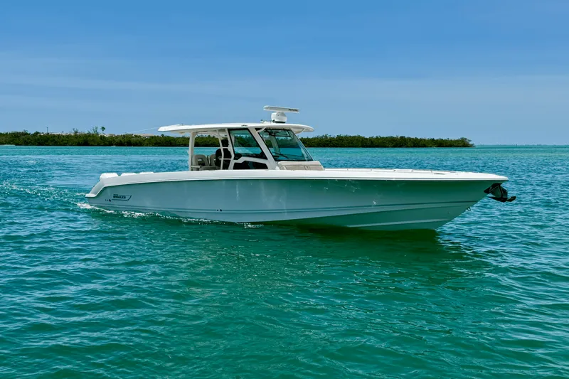 Slide: The Image of Boston Whaler 380 OUTRAGE 2018 - 2