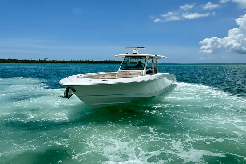 Slide: The Image of Boston Whaler 380 OUTRAGE 2018 - 20