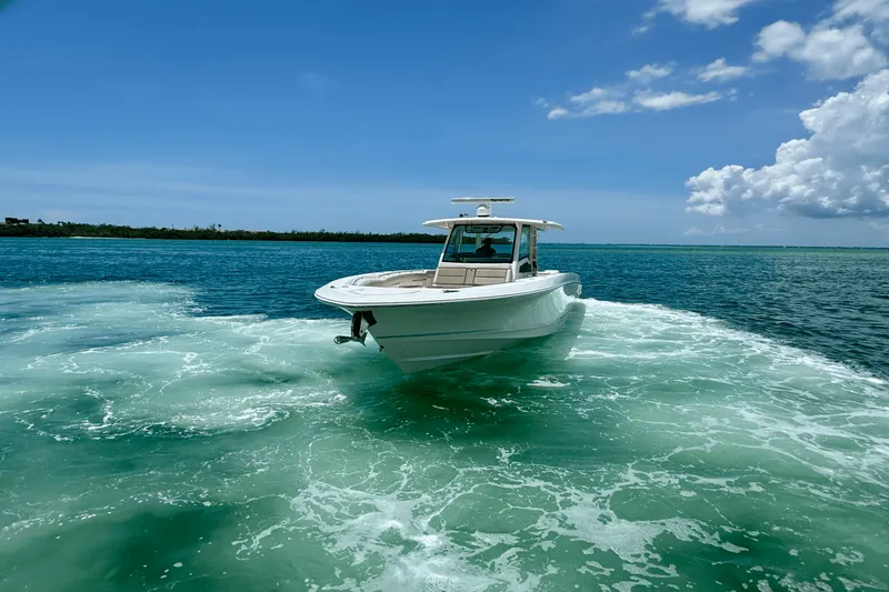 Slide: The Image of Boston Whaler 380 OUTRAGE 2018 - 21