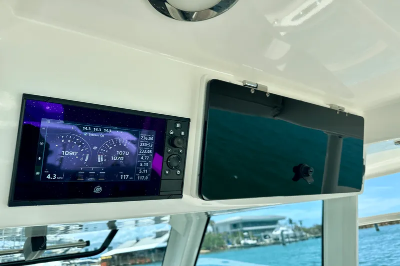 Slide: The Image of Boston Whaler 380 OUTRAGE 2018 - 24