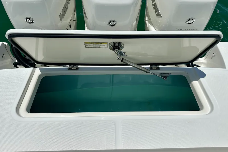 Slide: The Image of Boston Whaler 380 OUTRAGE 2018 - 35