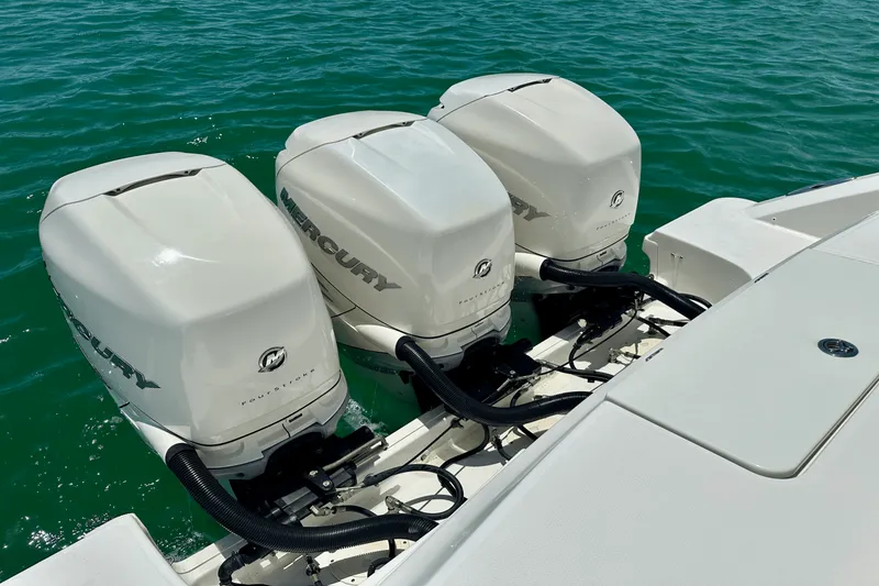 Slide: The Image of Boston Whaler 380 OUTRAGE 2018 - 36