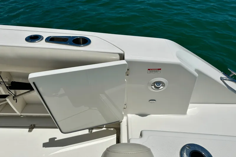 Slide: The Image of Boston Whaler 380 OUTRAGE 2018 - 37