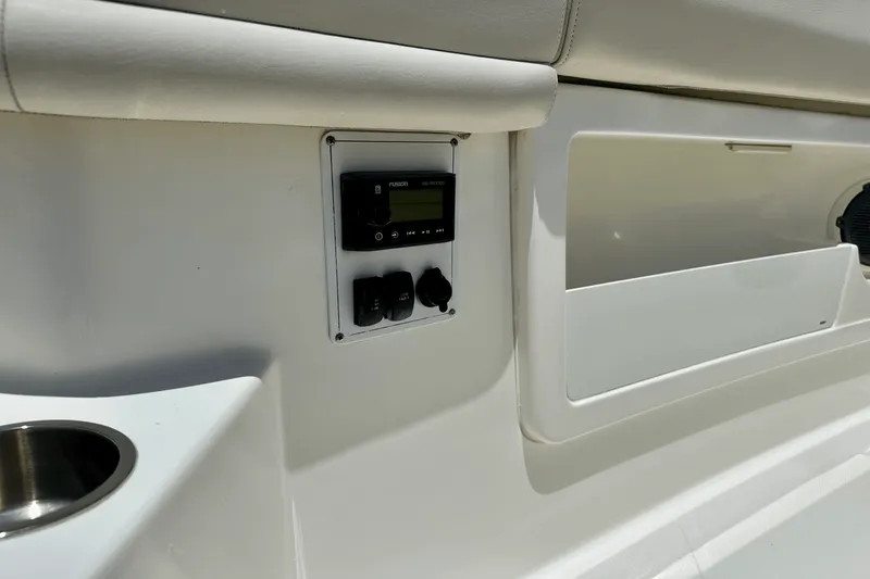 Slide: The Image of Boston Whaler 380 OUTRAGE 2018 - 43