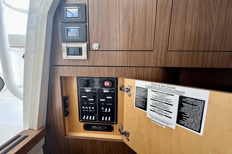 Slide: The Image of Boston Whaler 380 OUTRAGE 2018 - 51
